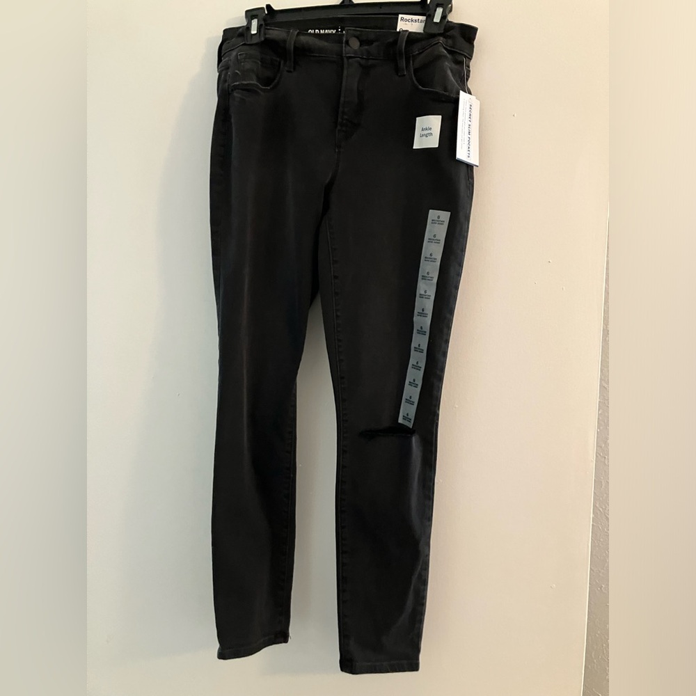 NWT Old navy ankle rockstar distressed jeans